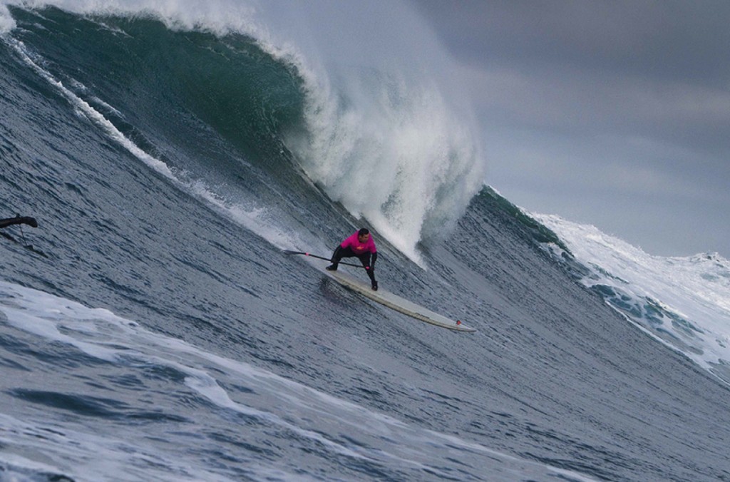 Big wave SUP surfing at Nelscott Reef